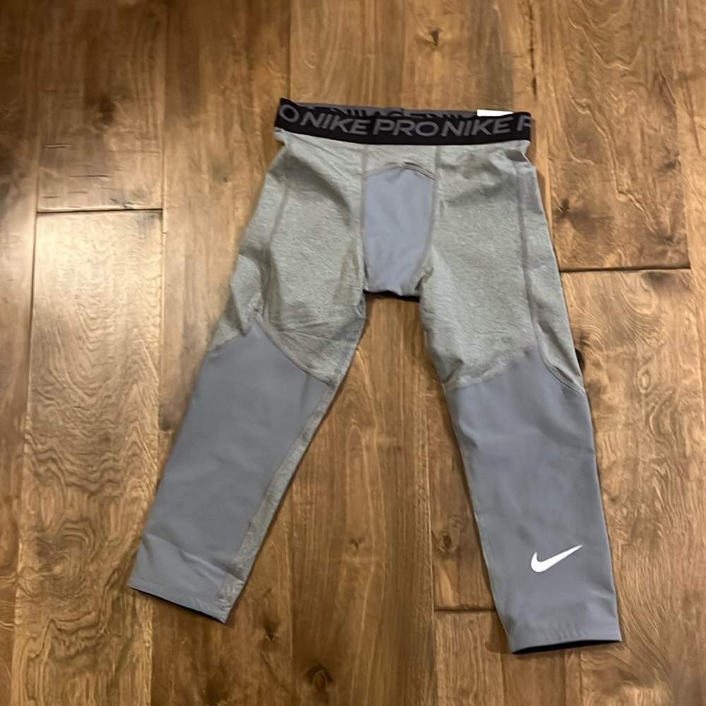 Nike pro dri fit 3/4 training leggings Boys XL